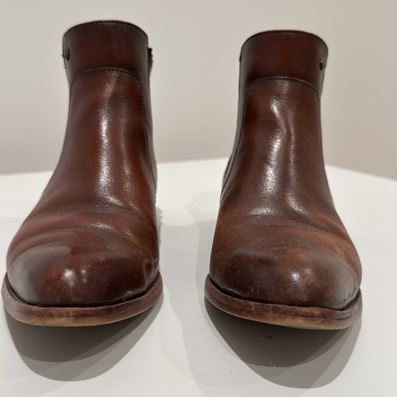 Isola Chelsea Boots in Cognac Brown - Picture 2 of 10